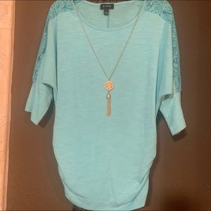 Junior’s Large NWOT ( Mint color)